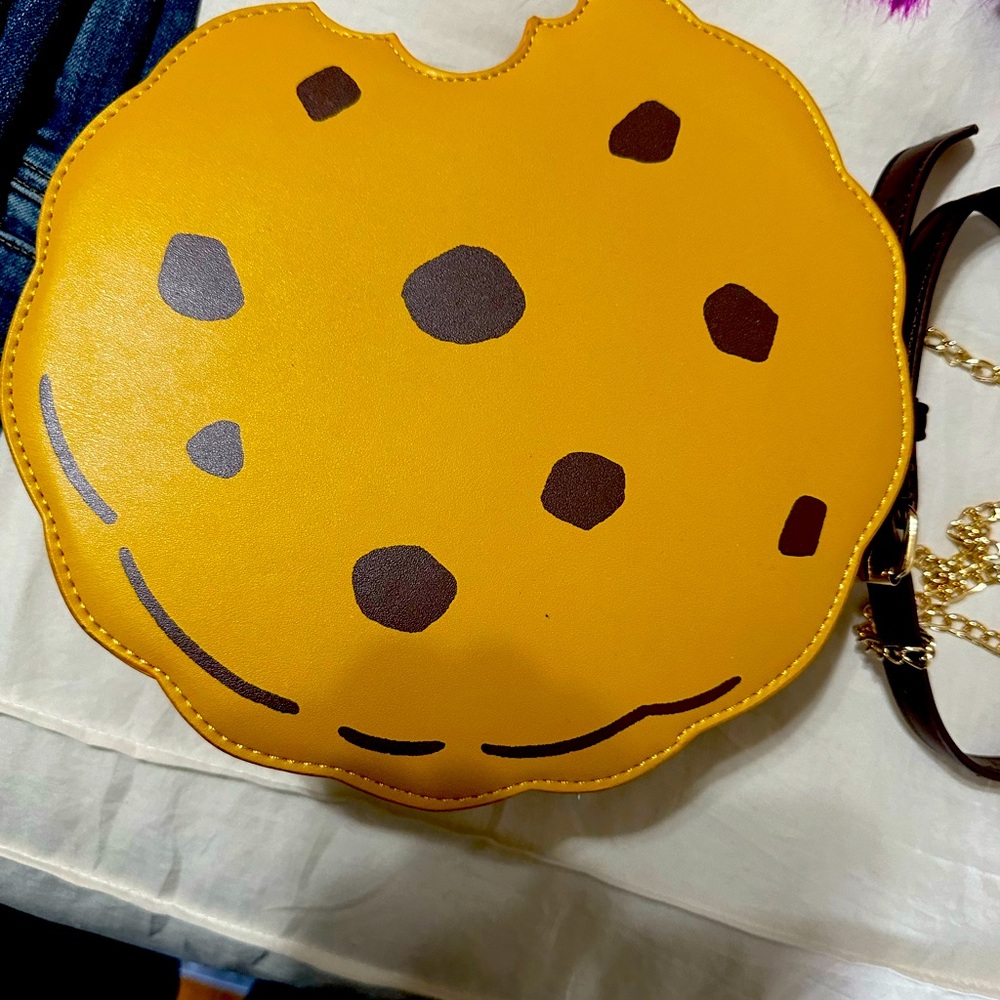 Cake worthy, Cookie shaped Purse